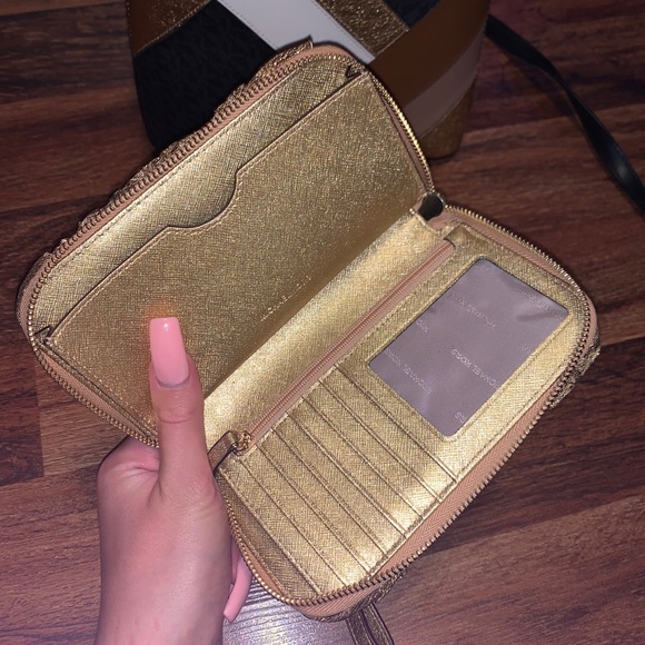 Michael Kors Purse & Wallet - Picture 11 of 12